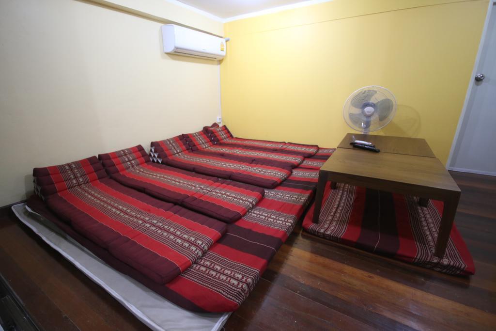 Thai Cat Hostel Μπανγκόκ Εξωτερικό φωτογραφία