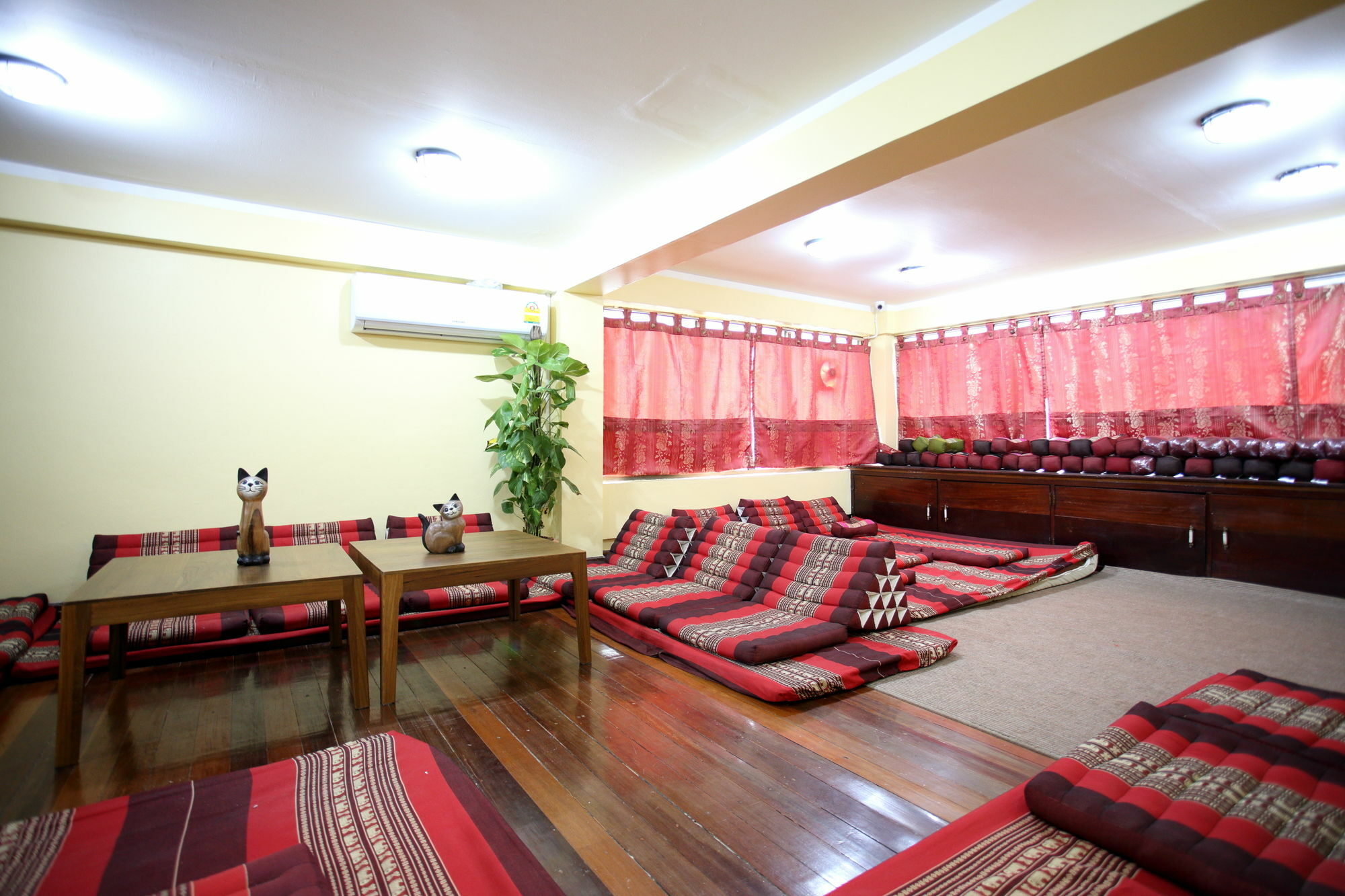 Thai Cat Hostel Μπανγκόκ Εξωτερικό φωτογραφία